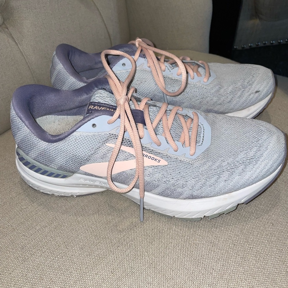 Brooks RAVENNA 10 RUNNING SHOE - WOMEN'S size 7.5 breathable mesh construction
